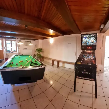 Fougere 2 A 6 Personnes Avec Et Salle De Jeux Dans La 방트롱