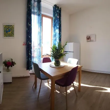 Fougere 2 A 6 Personnes Avec Et Salle De Jeux Dans La Ventron